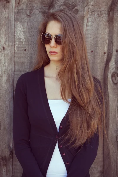 Hermosa chica en gafas de sol — Foto de Stock