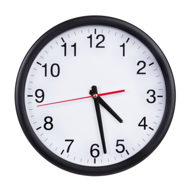 Office saat dört buçuk gösterir