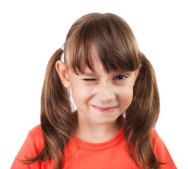 küçük bir kız bize göz kırpıyor