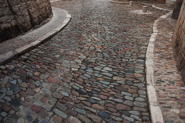 Camino pavimentado de piedra en la ciudad vieja — Foto de Stock