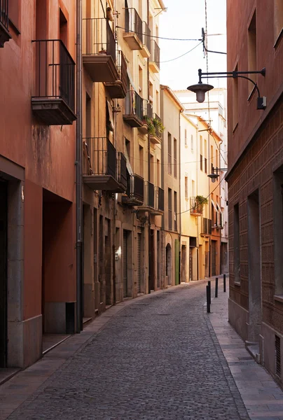 Home, located on a narrow street — Stock Photo, Image