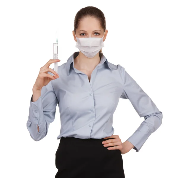 Frau in medizinischer Maske mit Spritze — Stockfoto