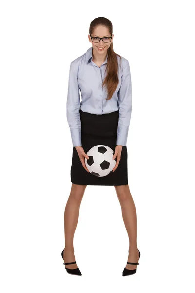 Стильная девушка с футбольным мячом — стоковое фото