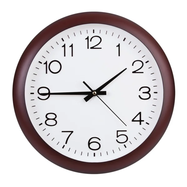 1:45 に嵌め込まれた丸い時計 — ストック写真