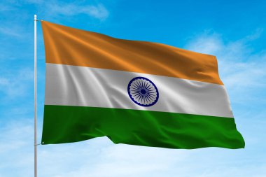 Hint bayrak mavi gökyüzünde sallayarak