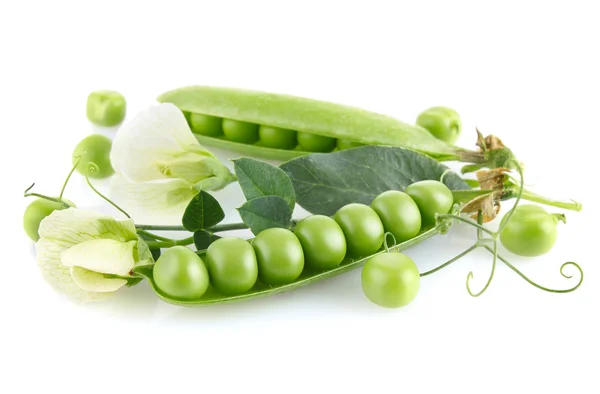 Ervilha verde fresca na vagem com folhas e flor — Fotografia de Stock