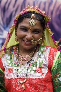 Hintli dansçı geleneksel kostüm