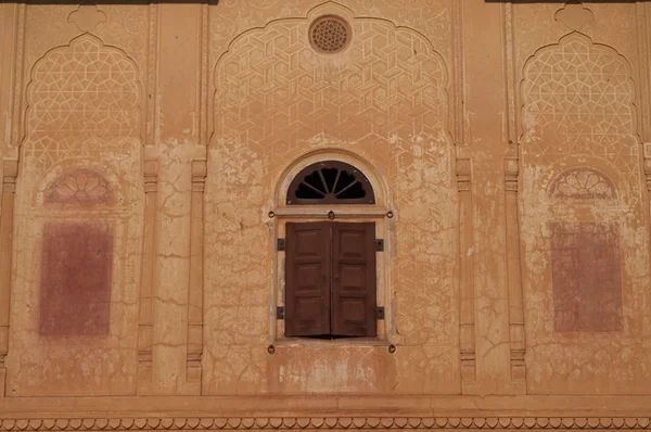 Ventana del palacio cerrado — Foto de Stock