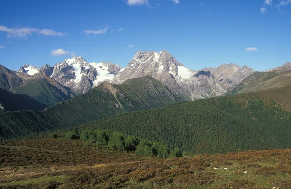 Góry w prowincji yunnan w Chinach — Zdjęcie stockowe