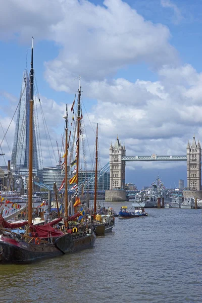 Boote auf der Themse — Stockfoto