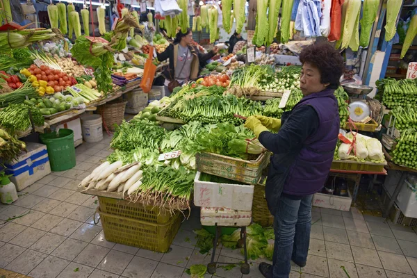 Selling vegetables — Zdjęcie stockowe