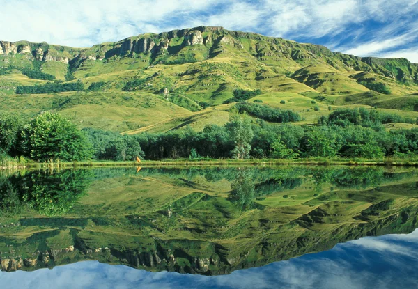 ภาพสะท้อนของ Drakensberg — ภาพถ่ายสต็อก