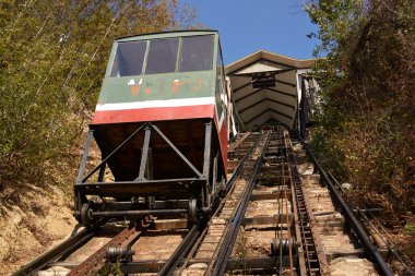 peral ascensor el