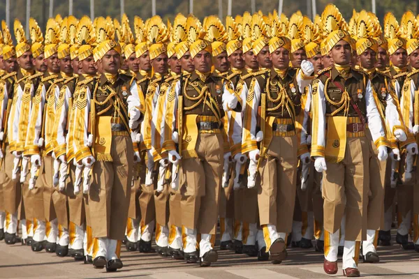 Colourful Soldiers Marching — Stock Photo, Image