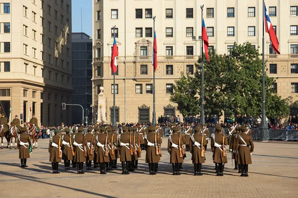 Wisseling van de wacht bij la moneda — Stockfoto