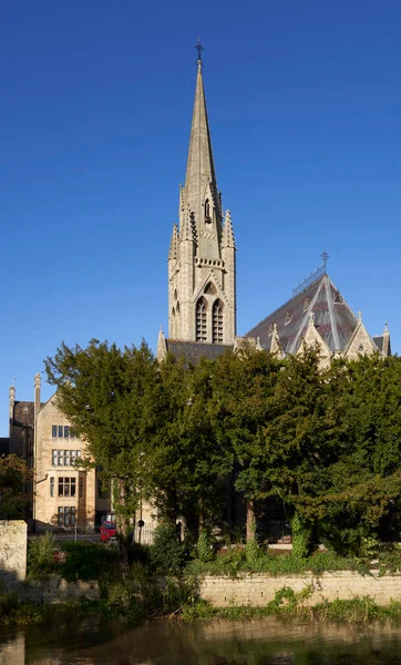 Bath England October 2021 John Evangelist Church Березі Річки Ейвон — стокове фото