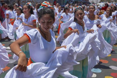 Arica, Chile - 10 Şubat 2017: Grup dansçılar, Afrika kökenli (Afrodescendiente) yıllık performans Carnaval Andino con la Fuerza del Sol Arica, Chile.