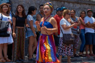 Arica, Chile - 10 Şubat 2017: Grup dansçılar, Afrika kökenli (Afrodescendiente) yıllık performans Carnaval Andino con la Fuerza del Sol Arica, Chile.