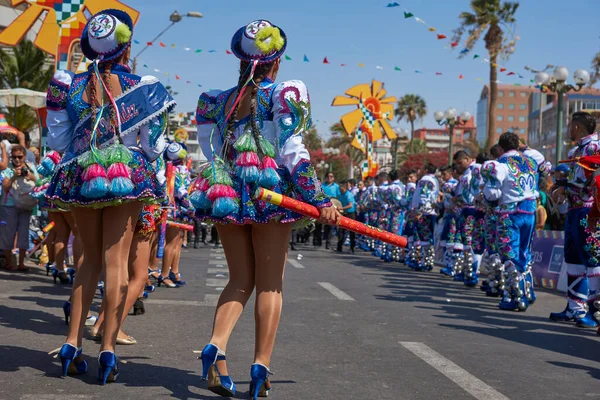 Arica Chile Febrero 2017 Bailarinas Caporales Trajes Ornamentados Actuando Carnaval —  Fotos de Stock