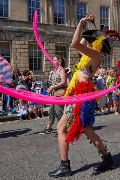 Bath England Velká Británie Července 2022 Karnevalový Průvod Postupující Ulicemi — Stock fotografie