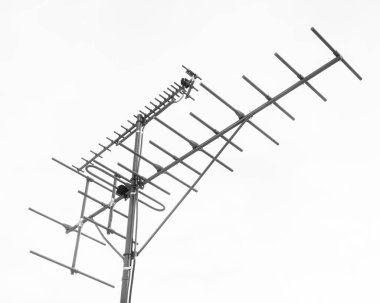 TV antenleri beyaz arkaplanda izole edildi. 3D illüstrasyon 