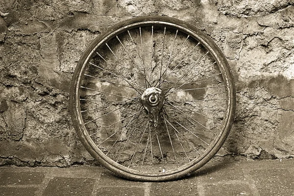 Old bicycle wheel — Stock Photo, Image