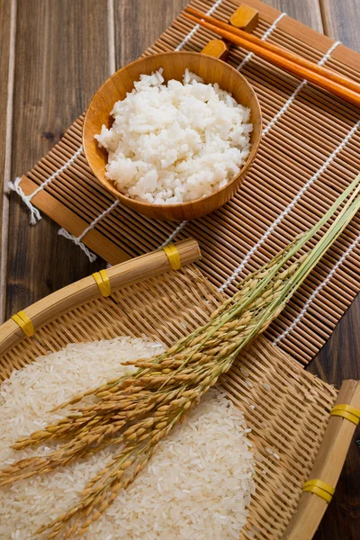 The rice on bamboo mat — Stock Photo, Image