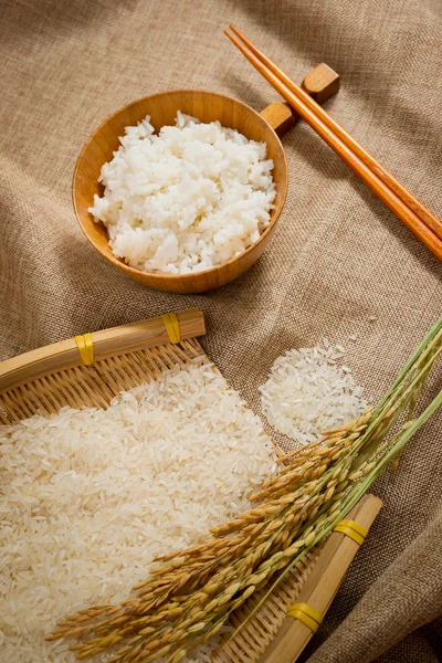 El arroz sobre el saco — Foto de Stock