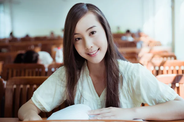 Chinese female college student — Stock Photo, Image
