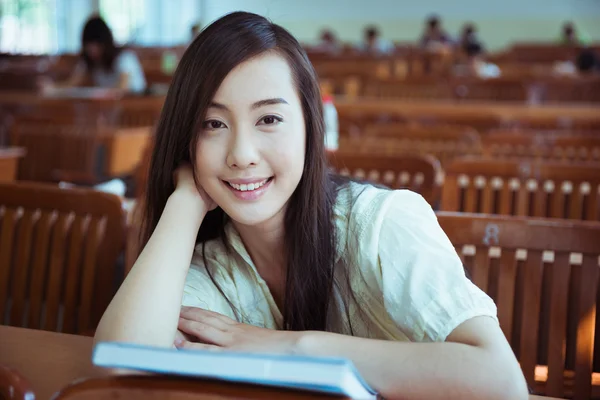 Chinese vrouwelijke college student — Stockfoto