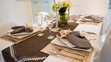 Sofra yemek masasında