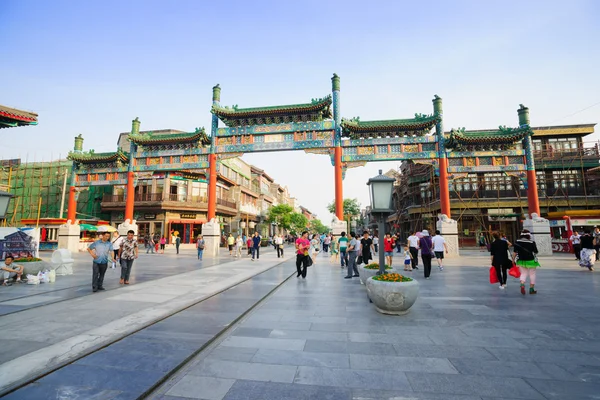 Beijing qianmen street shoppingdistrikt — Stockfoto