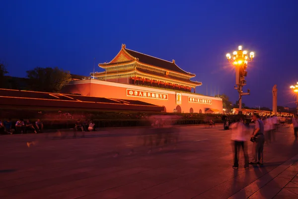 Ночная сцена у ворот Тяньаньмэнь — стоковое фото