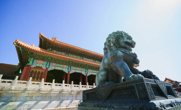 Lion de bronze dans la cité interdite — Photo