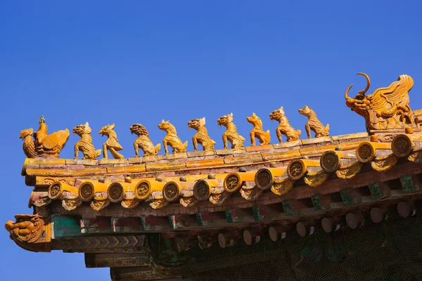 Sculptures on the palace roof in Forbidden City — Stock Photo, Image