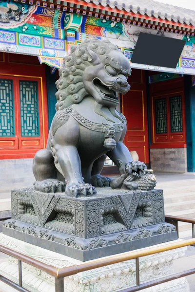 Bronze lion sculpture in Summer Palace — Stock Photo, Image