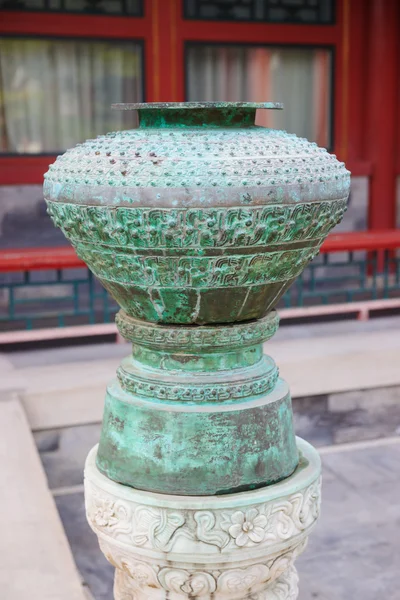 在颐和园的青铜容器 — 图库照片