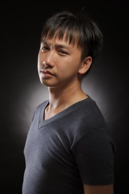 Genç Asyalı adam portresi