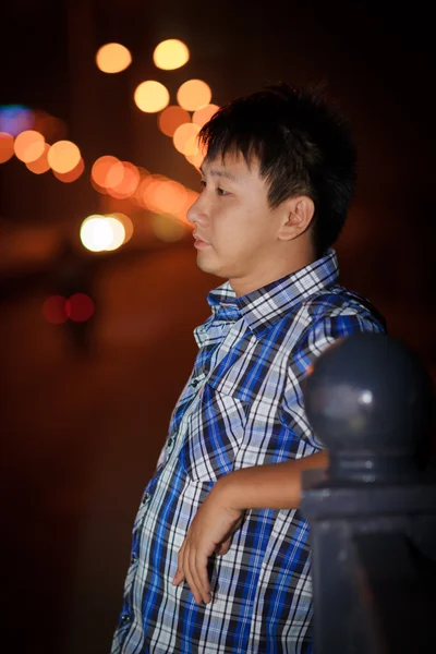 Solitário chinês jovem homem — Fotografia de Stock