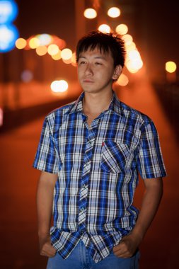 Yalnız Çin genç adam