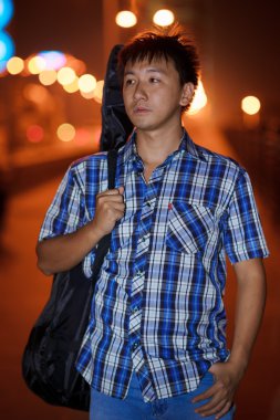 Yalnız Çin genç adam