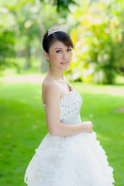 Chinese bride with wedding dress — Stock Photo, Image