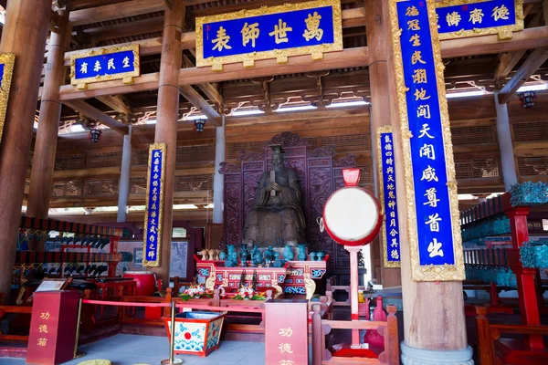 Statue de Confucius dans le temple confucéen Images De Stock Libres De Droits
