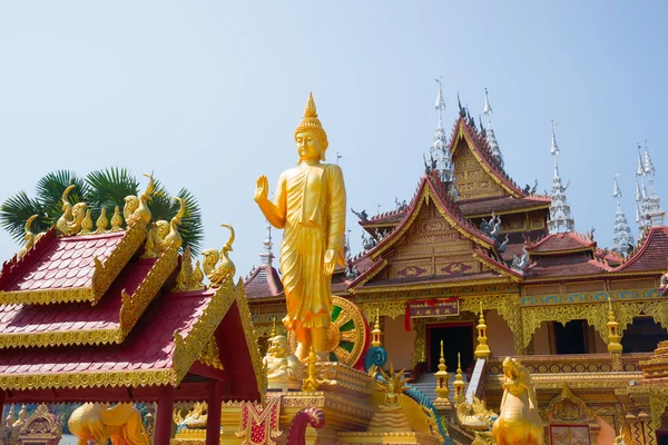 Figure of Buddha and Buddhist palace — Stock Photo, Image