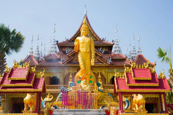 Figura de Buda e palácio budista — Fotografia de Stock