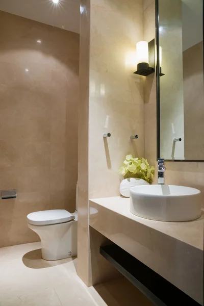 Хорошая ванная комната — стоковое фото
