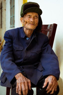 Çinli yaşlı adam portresi