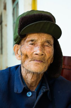 Çinli yaşlı adam