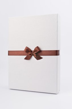 güzel kurdele ile hediye kutusu
