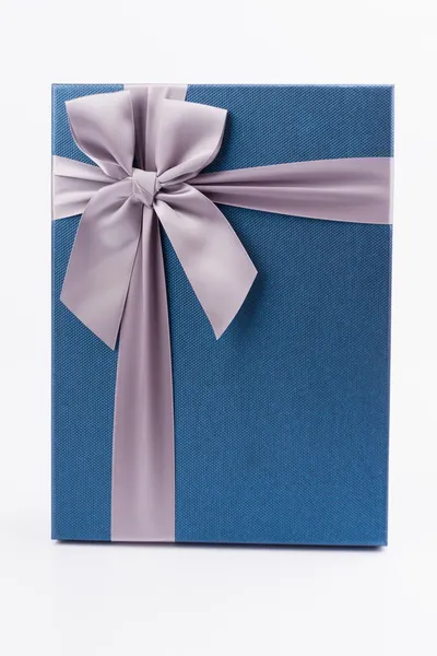 Caja de regalo con cinta bonita — Foto de Stock